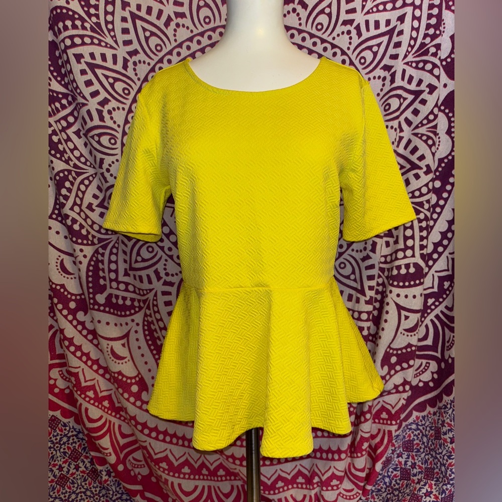 Forever 21 Bright Yellow Peplum Heart Cut Out Top Women’s Size Large